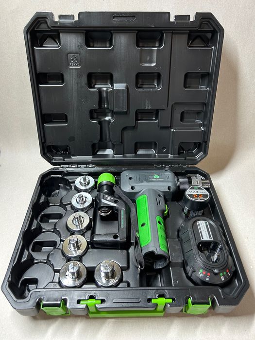 Expansor pentru țevi de cupru la baterie ST E300A