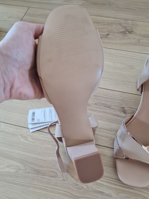 Sandale NOI (cu eticheta) piele naturala bej