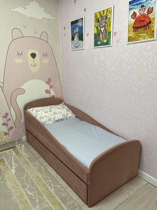 Продам кровать розовую, детскую