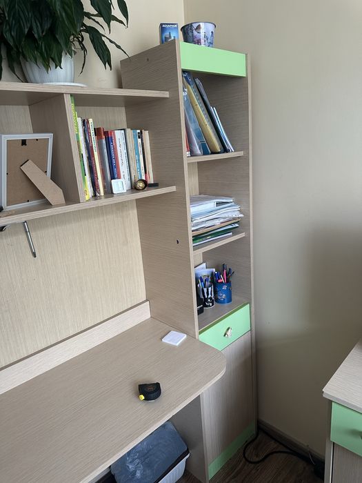 Детска секция за учене с вграден гардероб