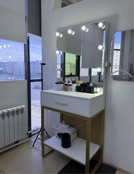 Продам стол и стул для визажист