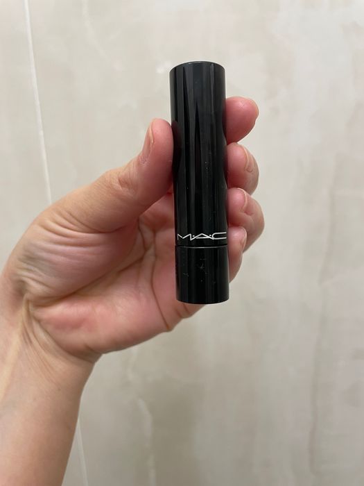 Помада для губ Christian Dior и MAC