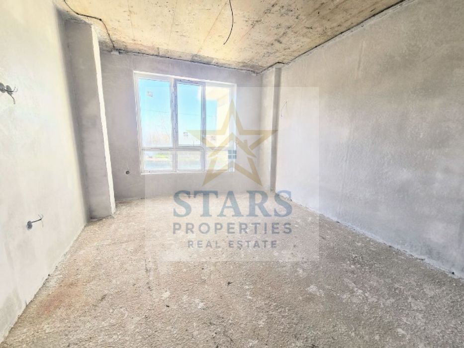 Продажба Къща гр. Аксаково - с. Яребична 175m² и двор 580m²