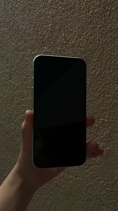 Продавам iPhone 11 – 64 GB