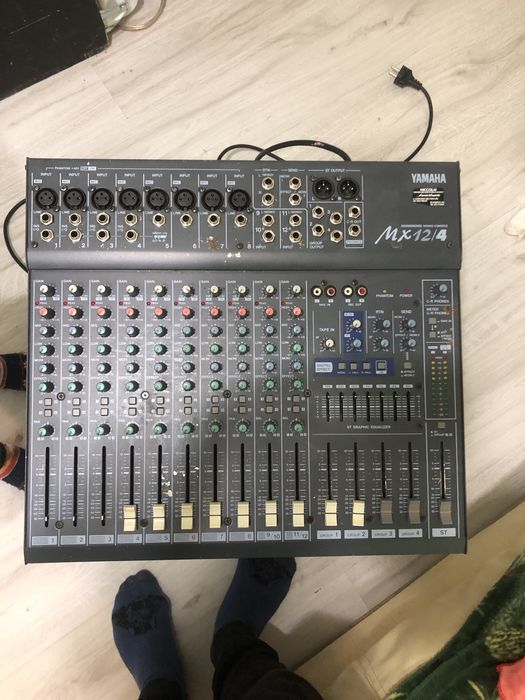 Vând,schimb un mixer yamaha si o putere