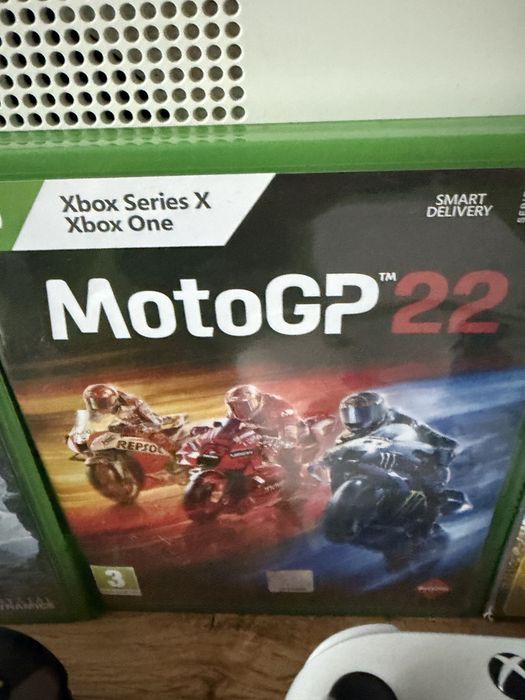 Xbox one S +2 джоистика+6игри+волан с педали