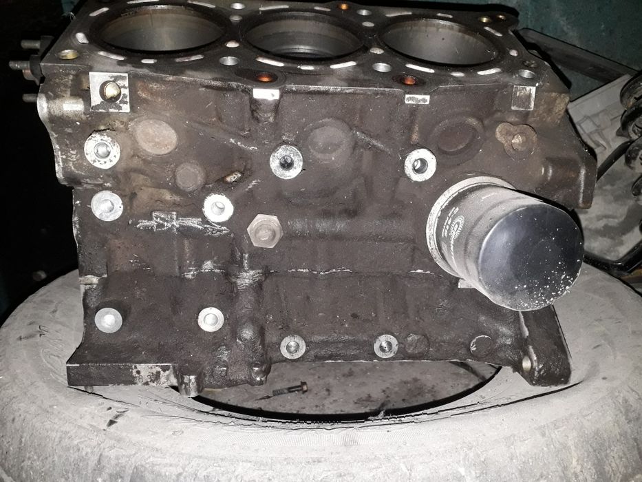 Двигатель Сузуки хл7, компрессор кондиционера, впуск