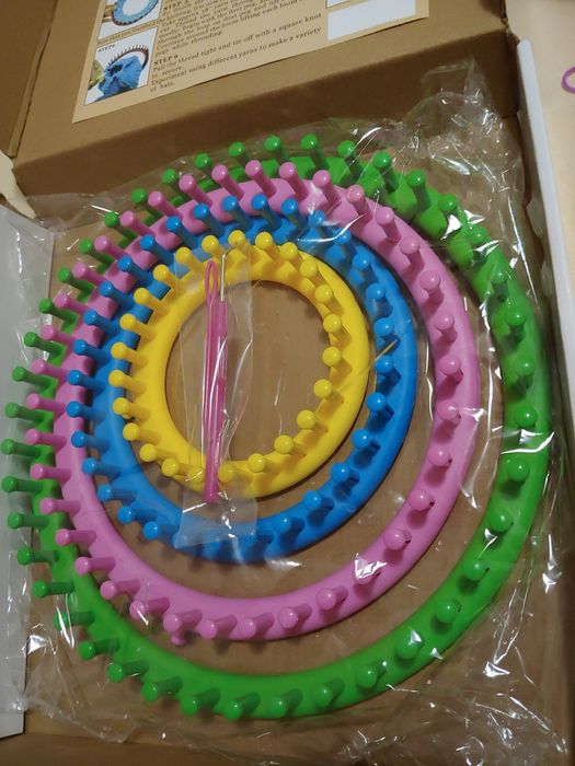 Set pentru tricotat (cercuri, ustensile, andrele, fir)