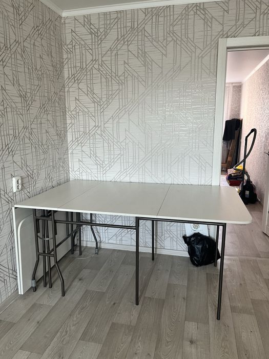 Продам стол срочно