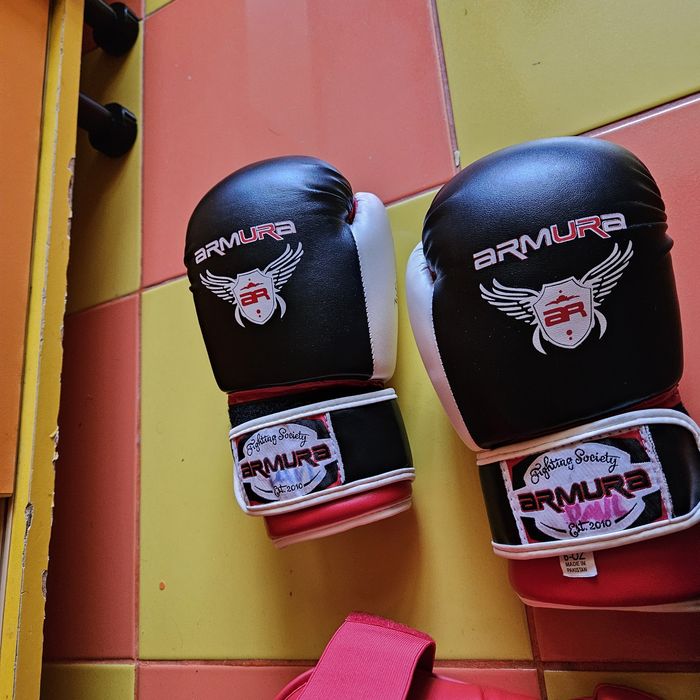 Tibiere si mănuși karate