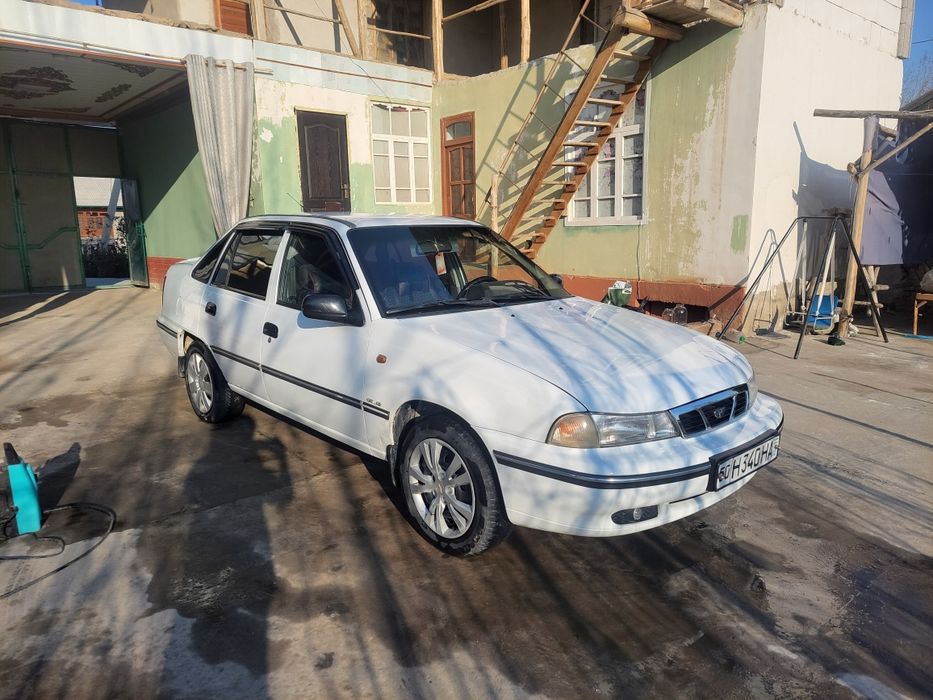 Moshina zoʻr pul zaril