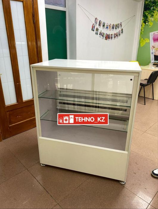 Продам витринный холодильник