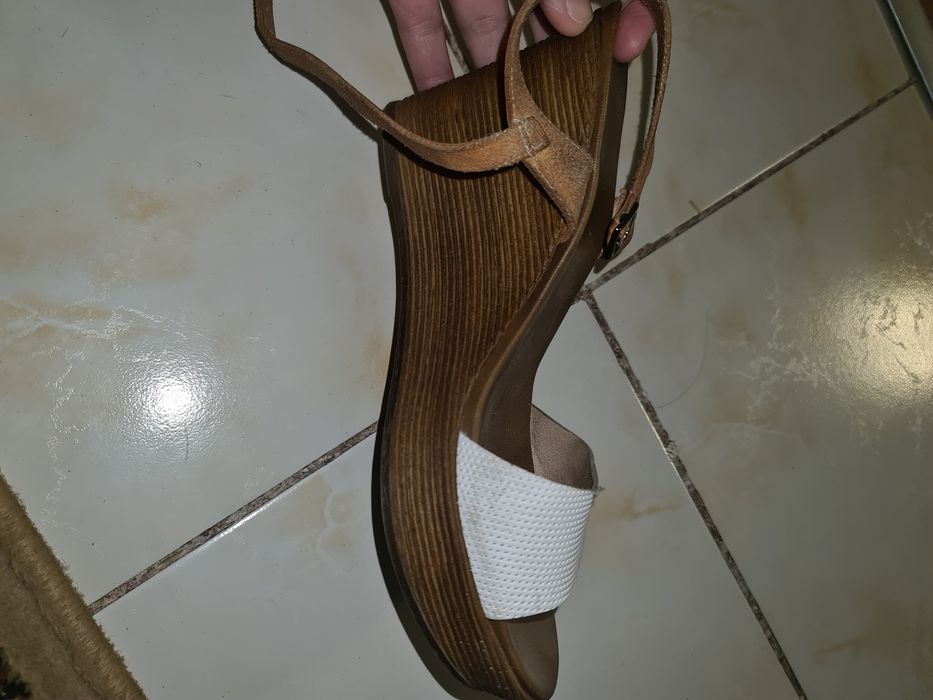 Босоножки кожаные