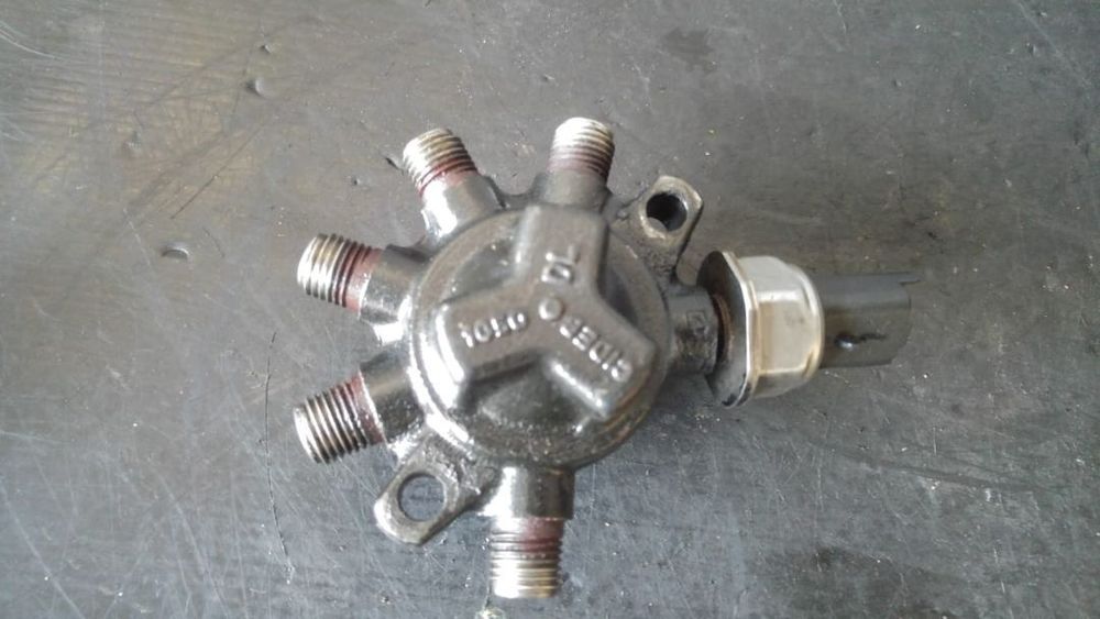 Rampa injectoare 1.5 dci renault clio 3 93077507a