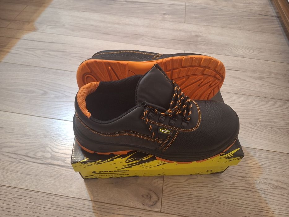 Bocanci protecție,noi,cu eticheta,nr 43