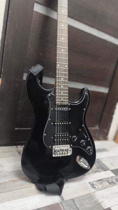 электрогитара levinson stratokaster