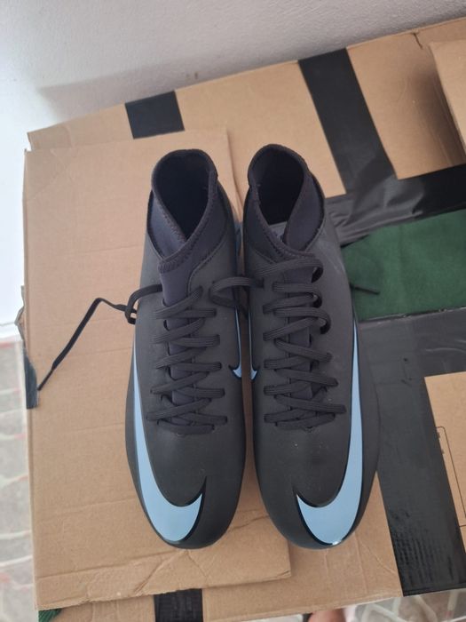 Vând ghete de fotbal nike mercurial  superfly marimea 40