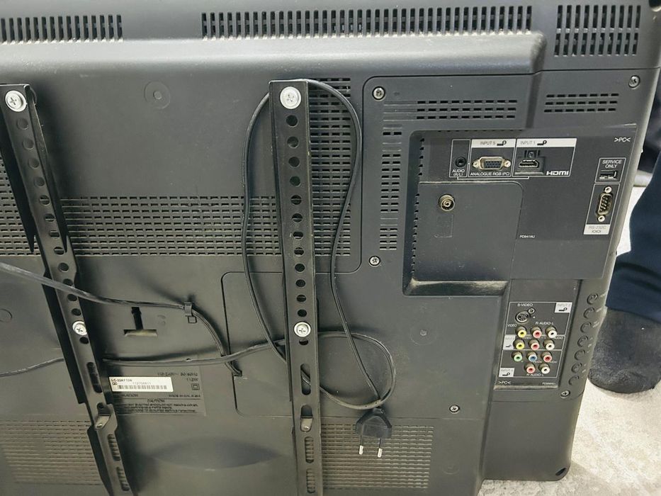 Телевизор Sharp в хорошем состоянии