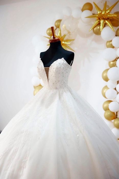 Rochie mireasa cu pietre