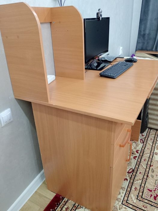 Продаётся компьютерный стол