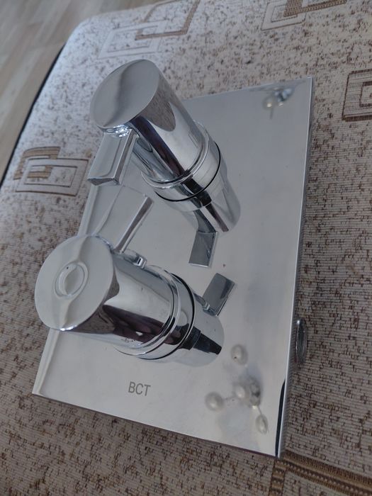 Sistem de dus incastrat cu termostat
