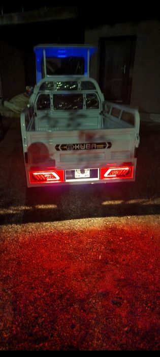 Triciclu Electric cu cabina, Fara Permis (25km/h), Motor 1500W, autono