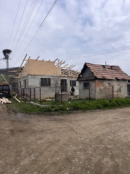 Montaj acoperisuri reparatii jgheaburi cherestea dulgherie velux cos