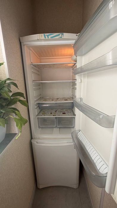 Холодильник б/у Индезит