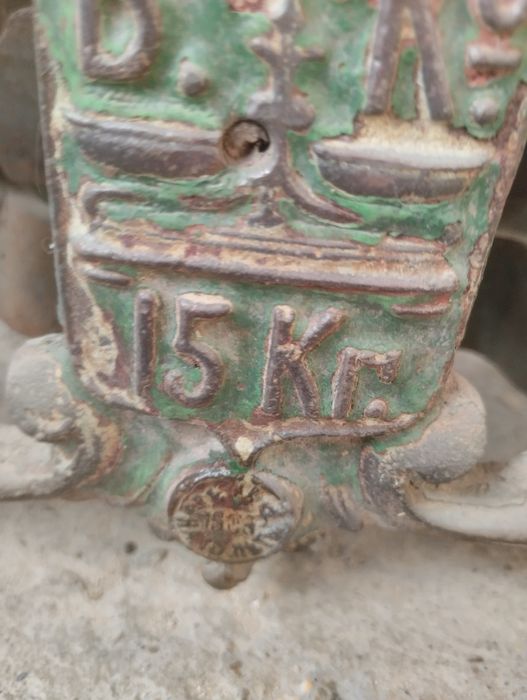Весы старинные чугунные