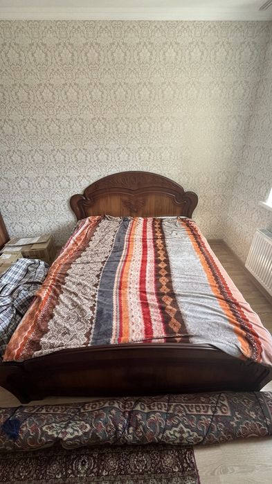 Продается спальный гарнитур