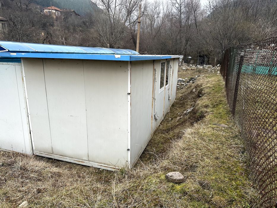 Продава 2 броя контейнери/фургон/ за живеене, офис или бизнес