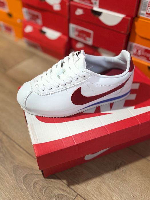 Продам новые кроссовки 39-44 размер