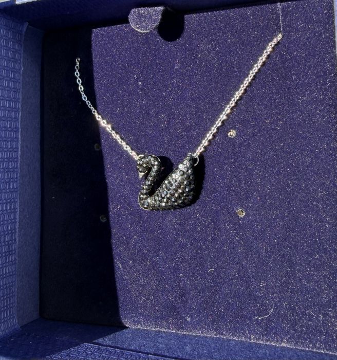 Колие Сваровски / Swarovski с черни камъчета