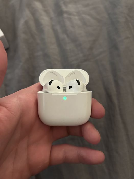Vand casti airpods 4 ANC