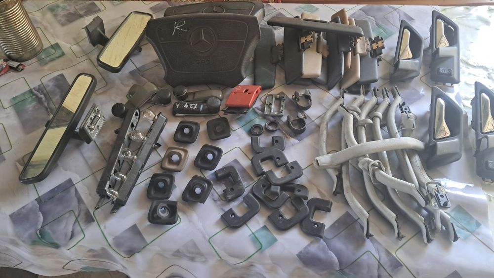 Мерс.124 крепление козырьков.