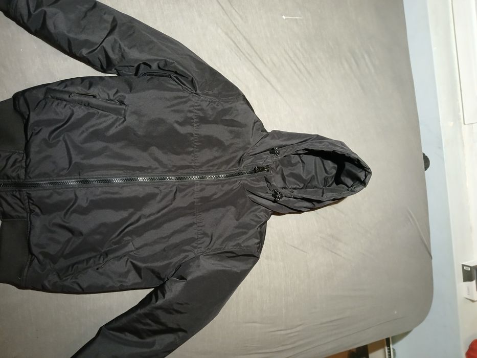 Черно яке с качулка – почти ново, носено веднъж, 45 лв