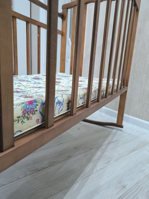 Детский манеж выполненный из дерева