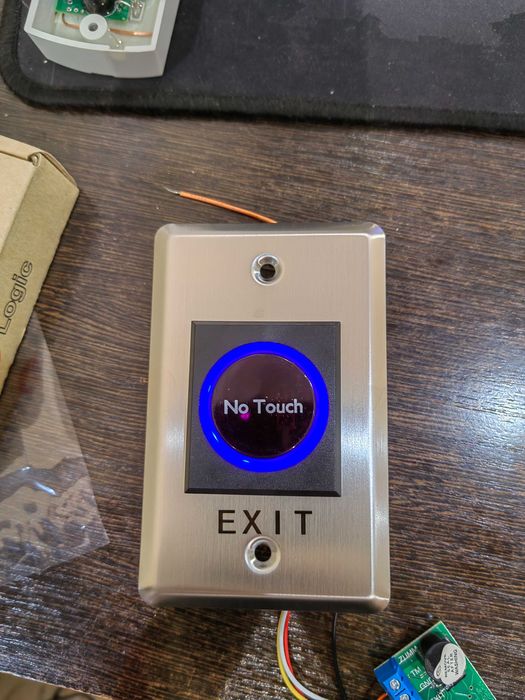 Сенсорная кнопка выхода