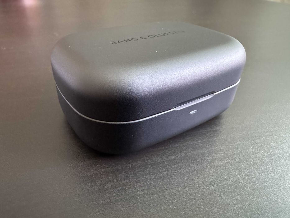 Bang & Olufsen Beoplay EX - кейс + дясна слушалка / лява дефектна