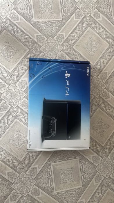 Продам PS4 + 5 джойстиков + 3 игры
