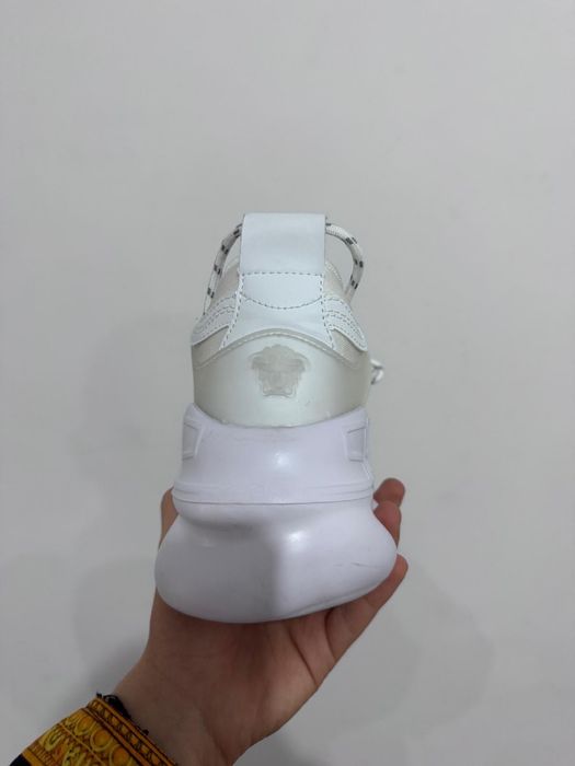 Versace chain reaction