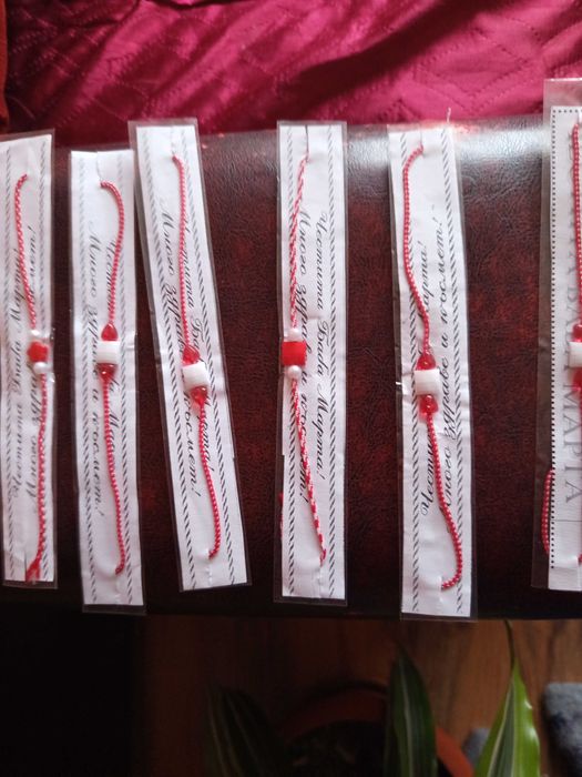 Продавам лот мартеници ,275 броя.