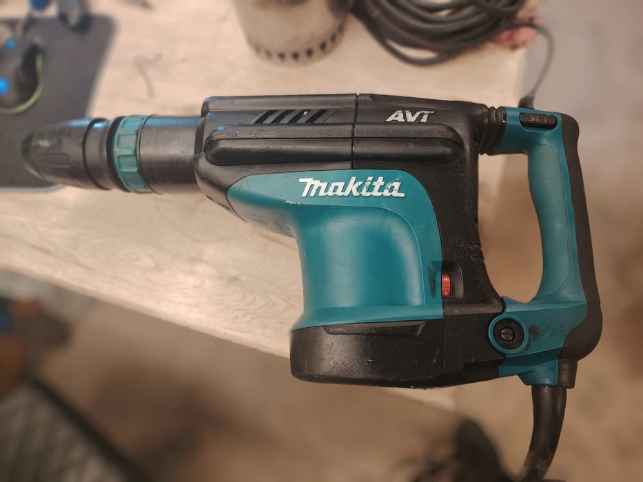 Макита одбойник HM 1213C