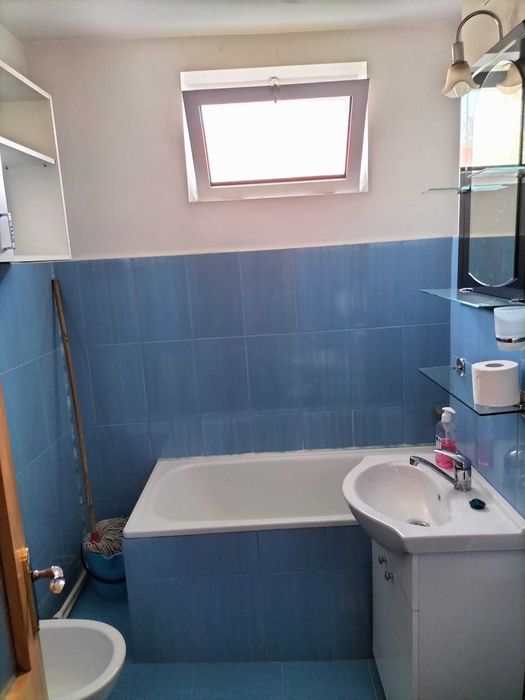 Ofer spre închiriere apartament cu 2 camere
