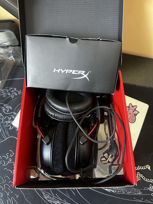 Продам новые наушники HyperX