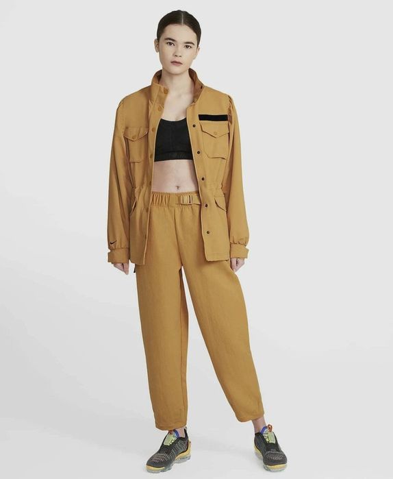 Дамско пролетно яке Nike tech XS размер