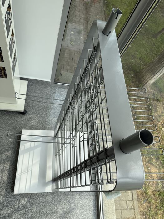 Suport vanzare produse cu carlige configurabil