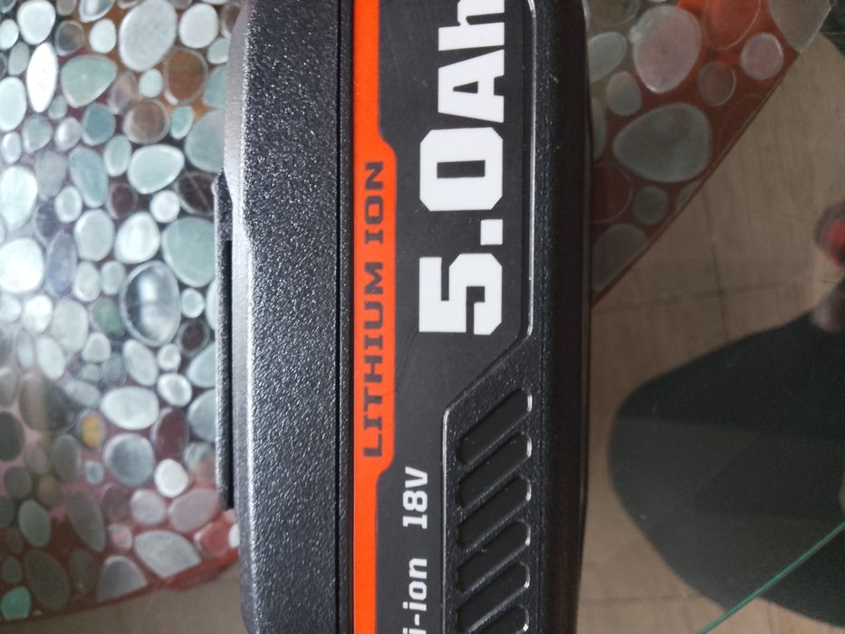 Vând acumulator nou