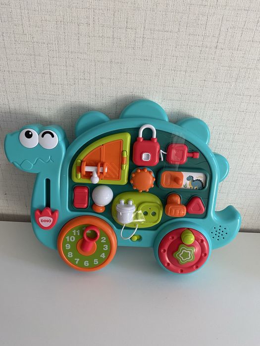 Динозавърче, дъска бизиборд, монтесори, музика и светлина