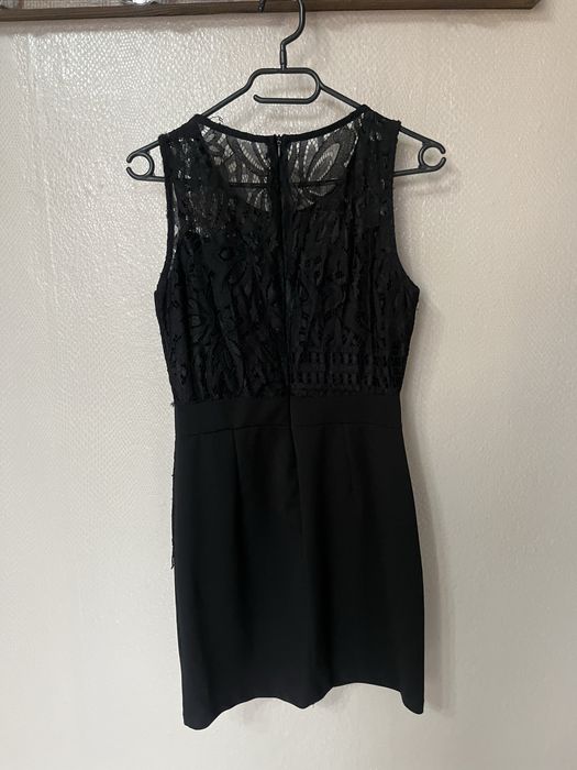 Официални рокли.